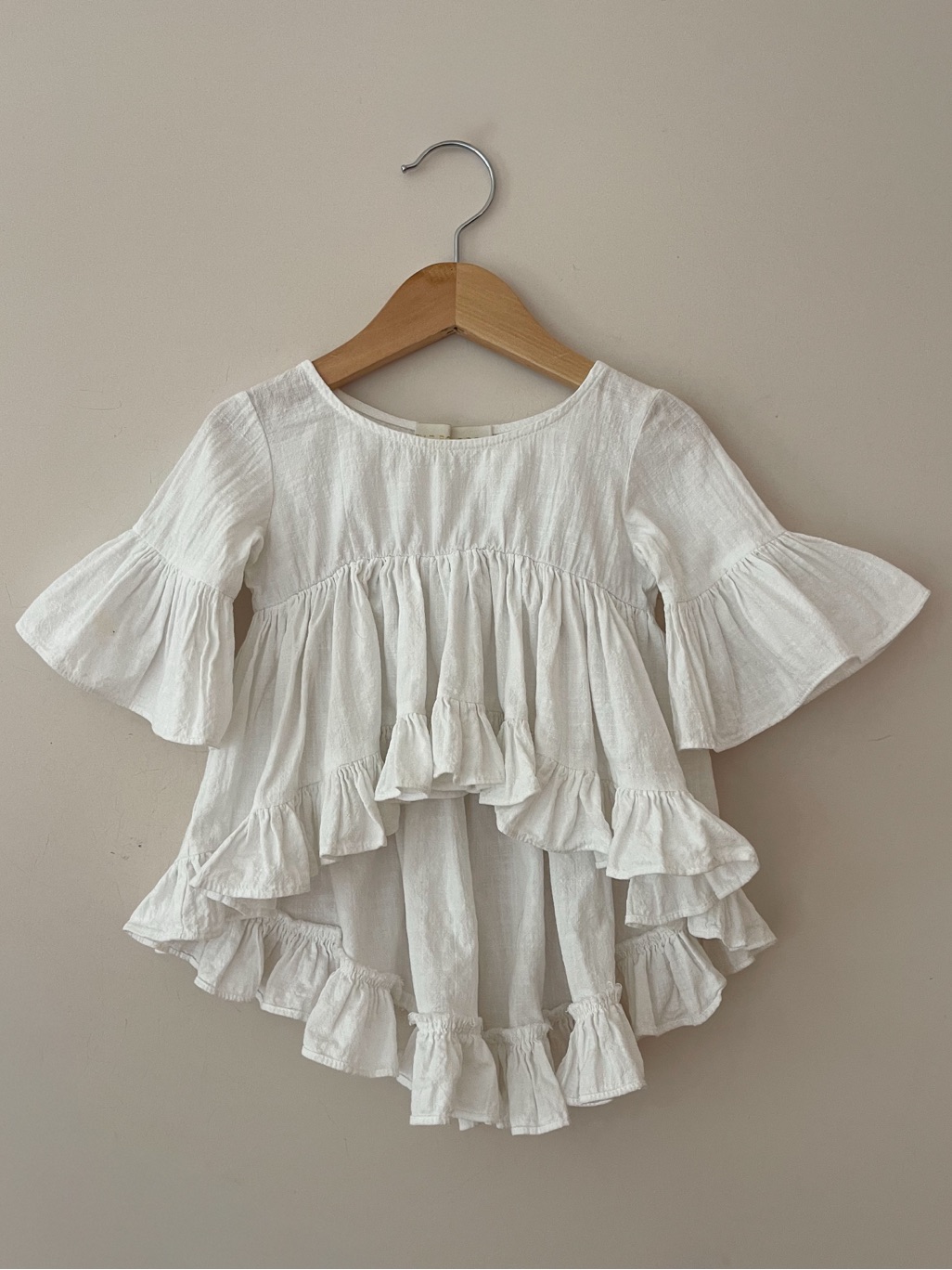 Vguc White Flowy High Low Ruffle Bell Sleeve Boutique Tunic Blouse